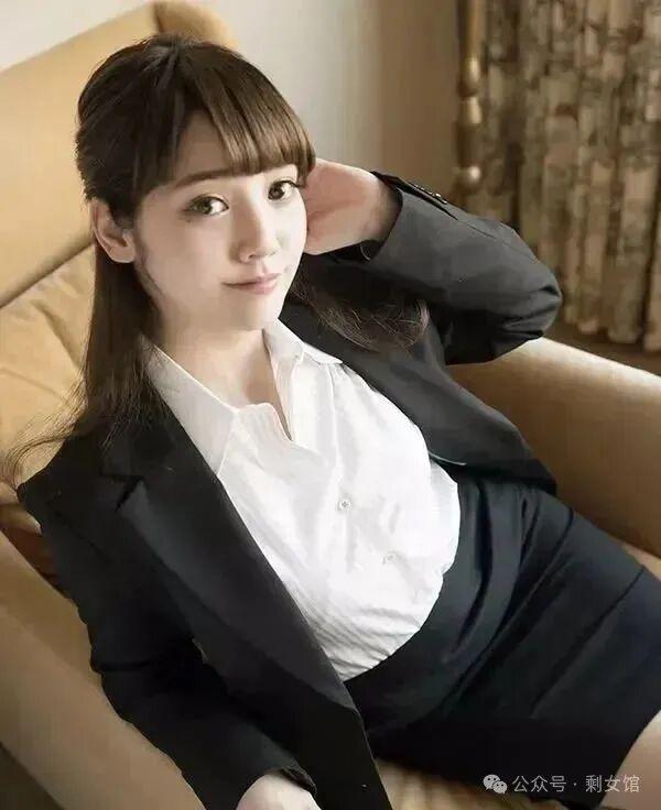 六年烬，情未绝